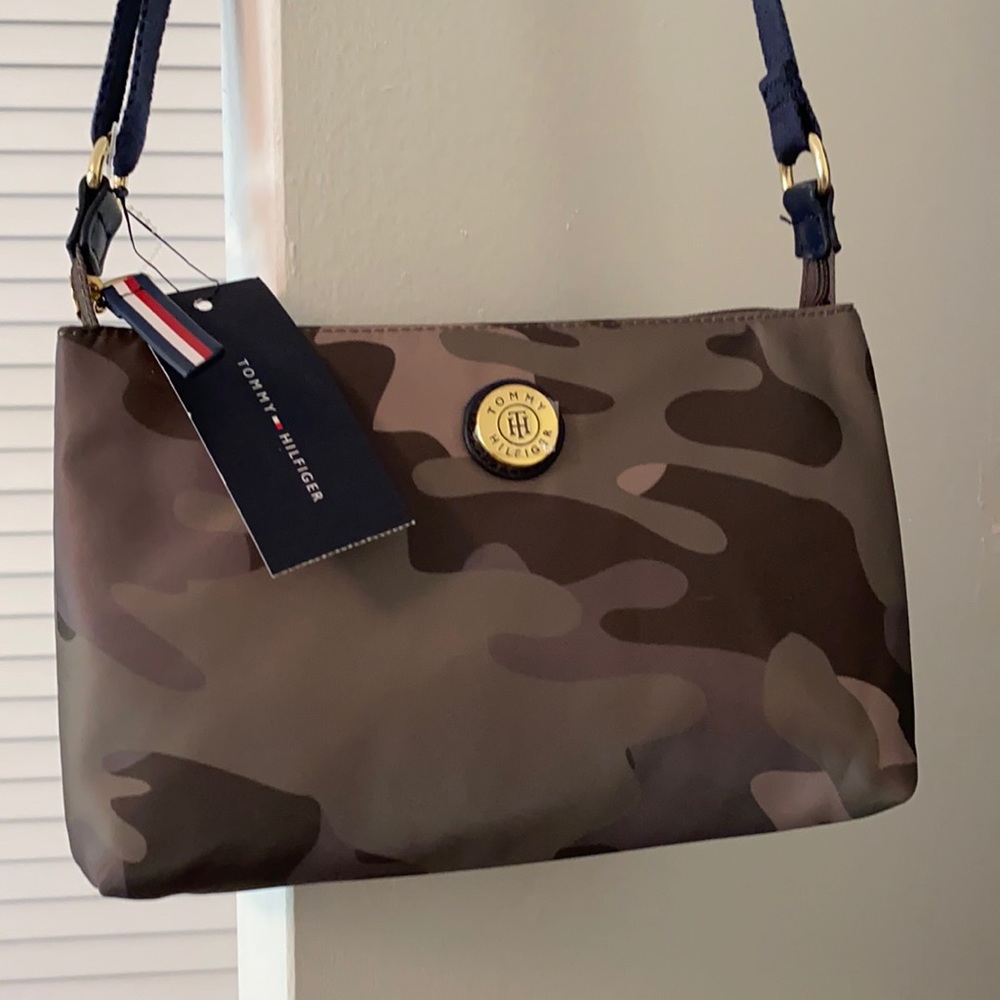 Tommy Hilfiger xbody purse camo print nwt